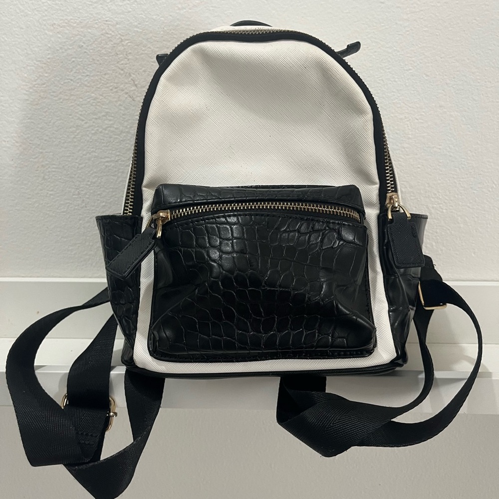 White mini bag backpack